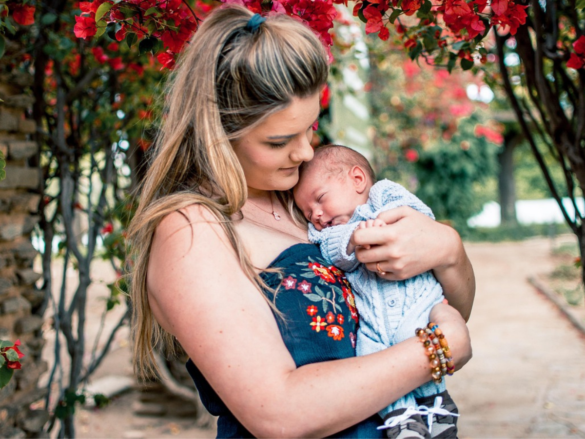 Beyond the Baby Grow: 5 Unique New Mum Gift Ideas for Postpartum Wellness